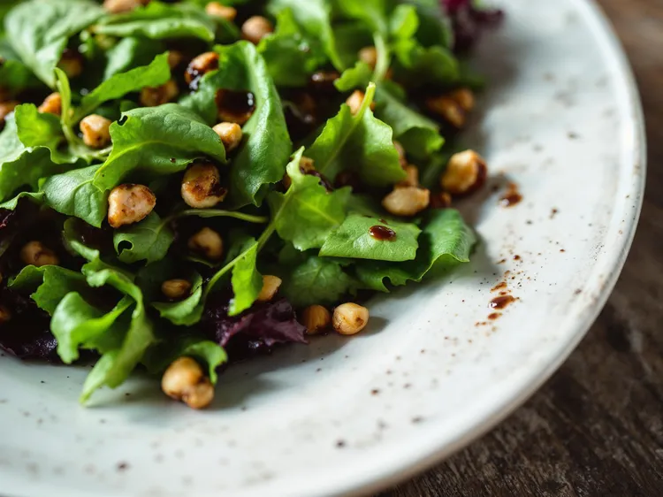 Mixed leaf salad with hazelnut dressing
