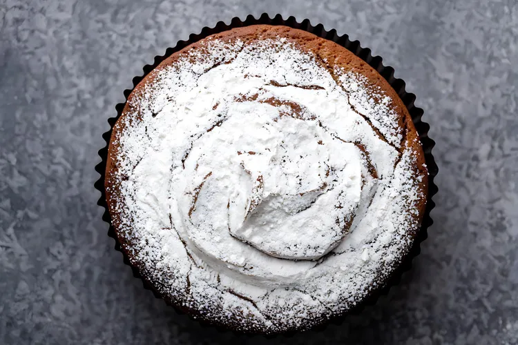 Quick-mix chocolate cake