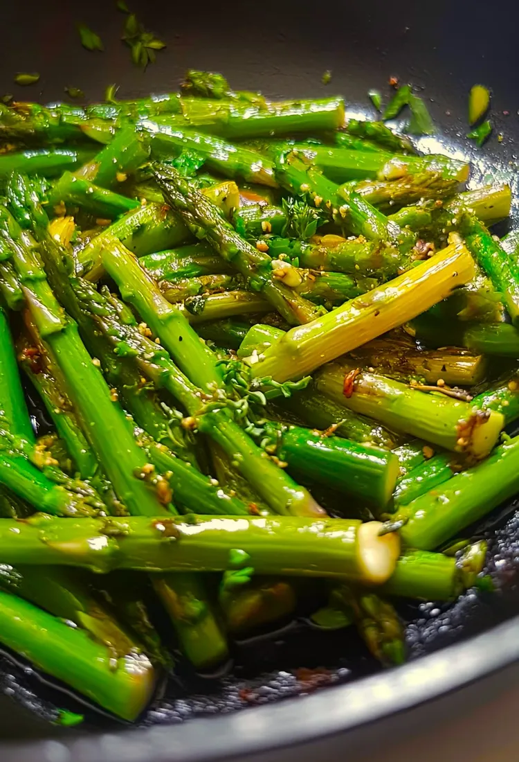 Sauteed green beans with hazelnut gremolata