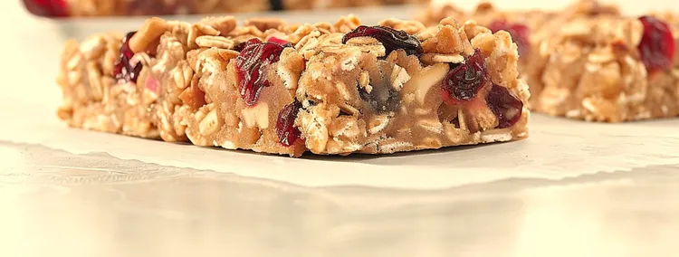 No-bake vegan bars with cranberries