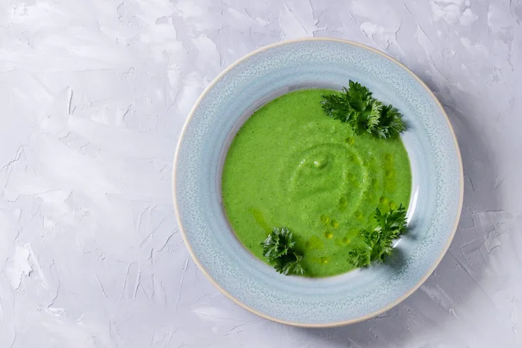 Scallion onion soup with parsley and garlic