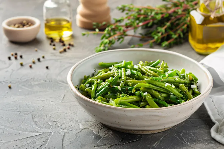 Garlic and herb sauteed green beans