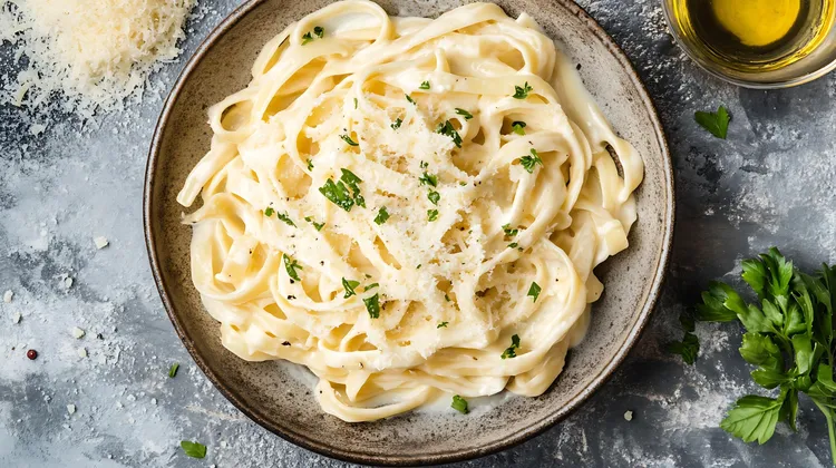 Skinny fettuccine alfredo with parmesan, garlic and nutmeg