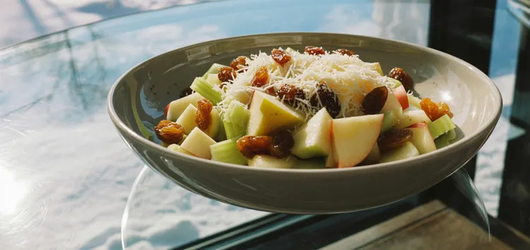 Apple and celery salad with raisins