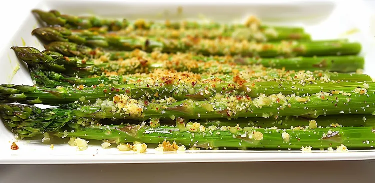 Asparagus parmesan with butter