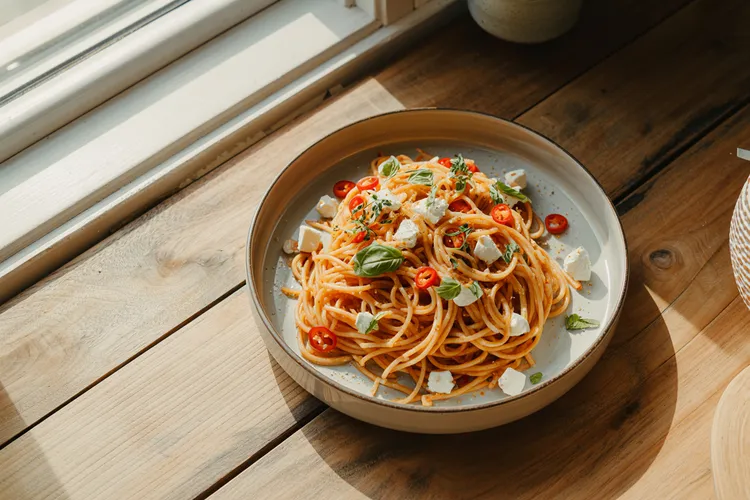 Chilli, garlic and basil spaghetti