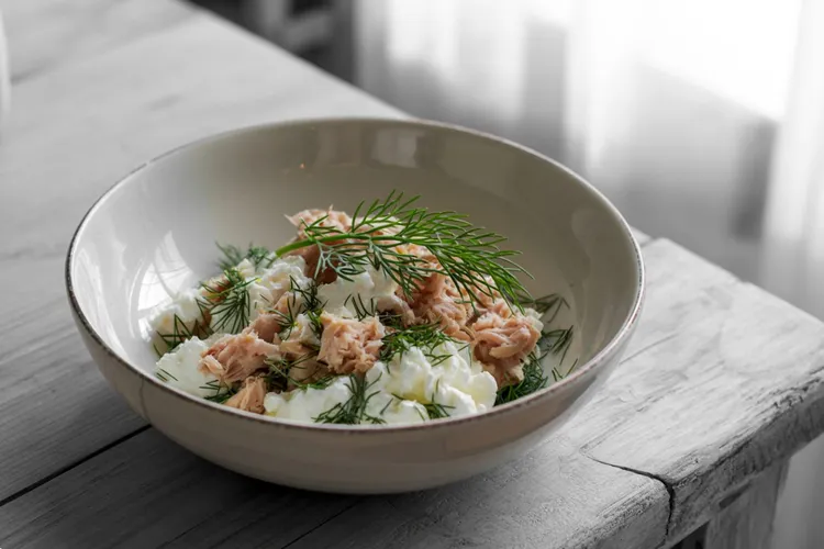 Dill tuna cottage cheese bowl