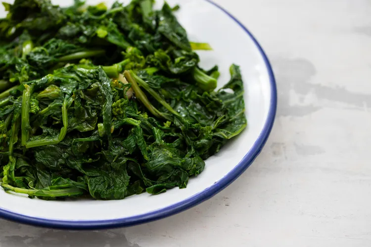 Garlic-infused spinach with olive oil