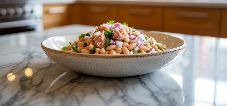 Lemon-infused tuna & white bean salad