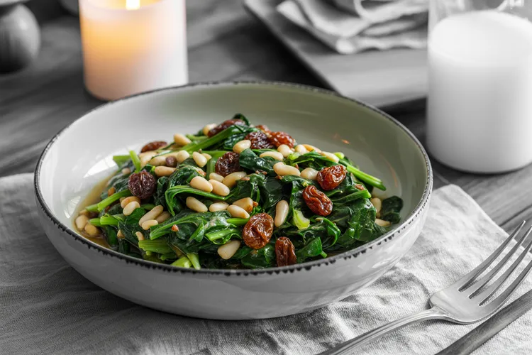 Spinaci alla romana (spinach with raisins)
