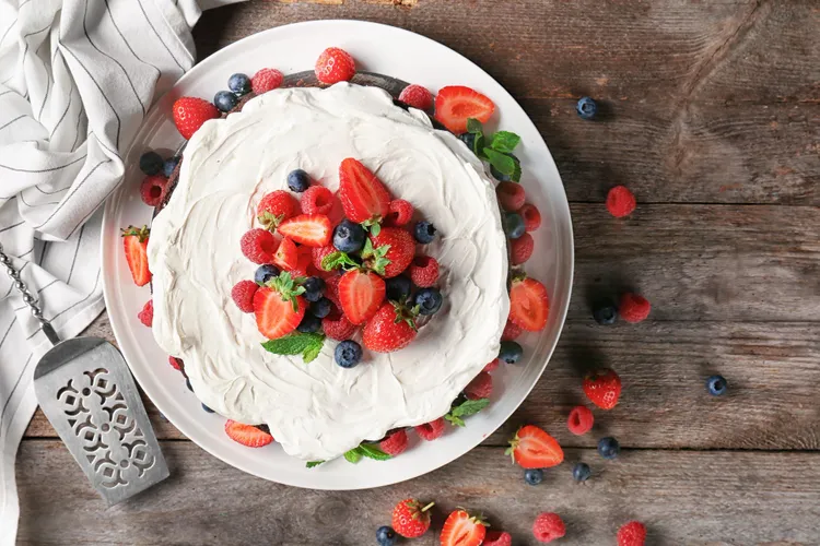 Berry mojito cake