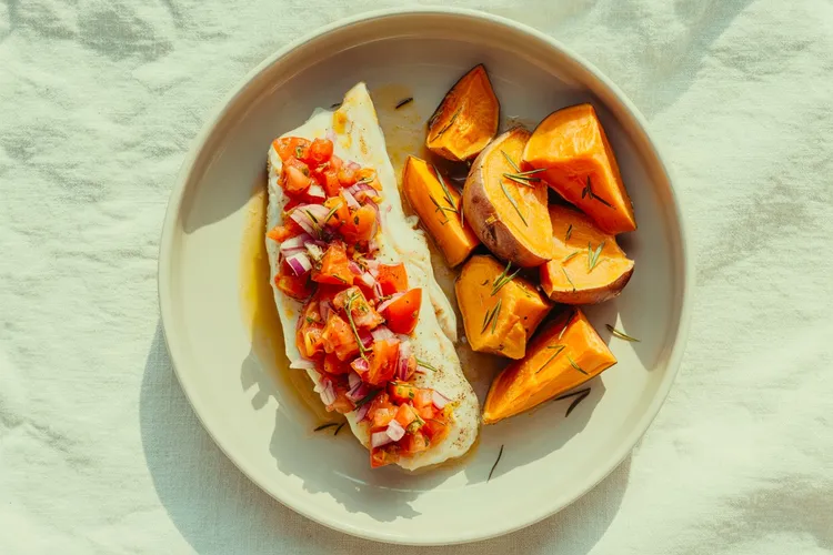 Fish with tomato salsa
