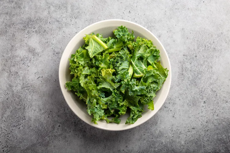 Honey kale salad with lemon