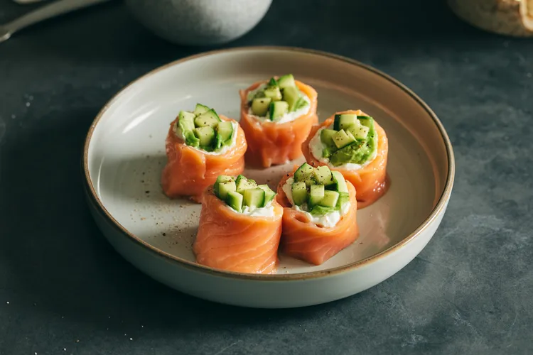 Smoked salmon rolls with avocado and cucumber cream cheese