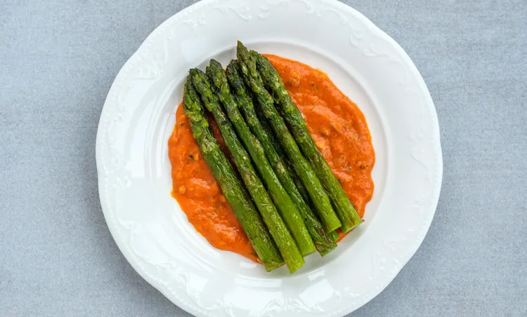 Asparagus with roasted red capsicum mayonnaise
