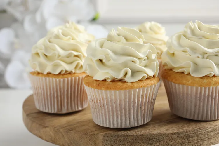 Banana and raspberry muffins