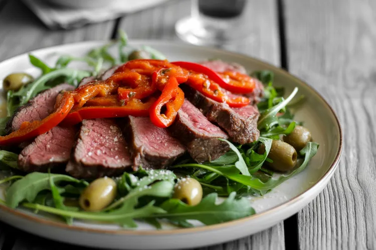 Beef steak with arugula salad
