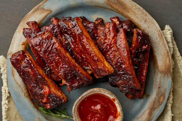 Beer-braised bbq country style pork ribs with onions