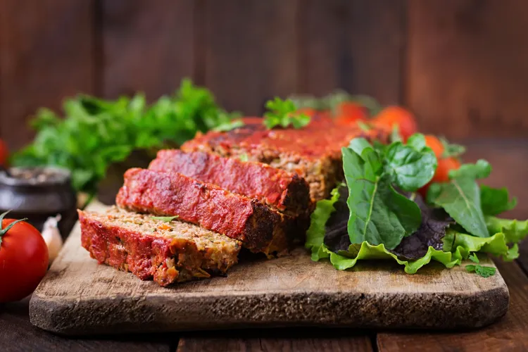 Chicken meatloaf with white wine and vegetables
