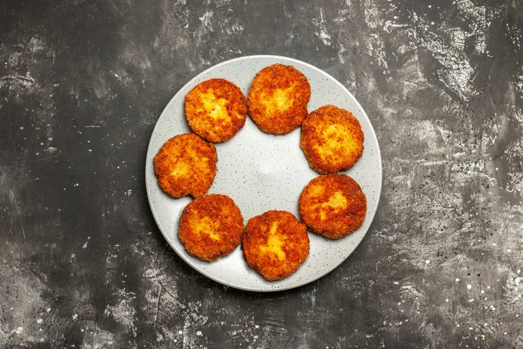 Feta, tomato and fresh mint fritters