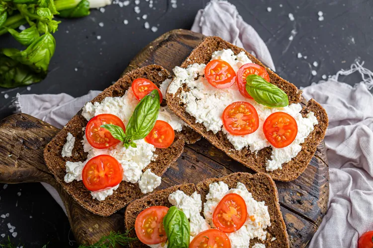Goat cheese toast with tomatoes