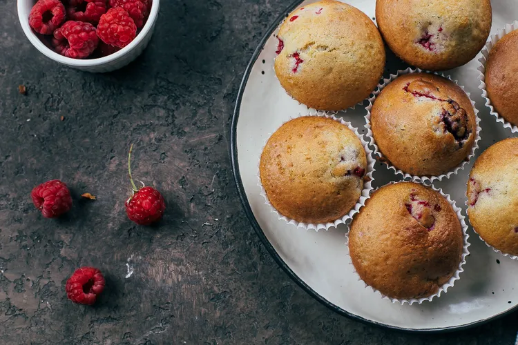 Healthy raspberry muffins