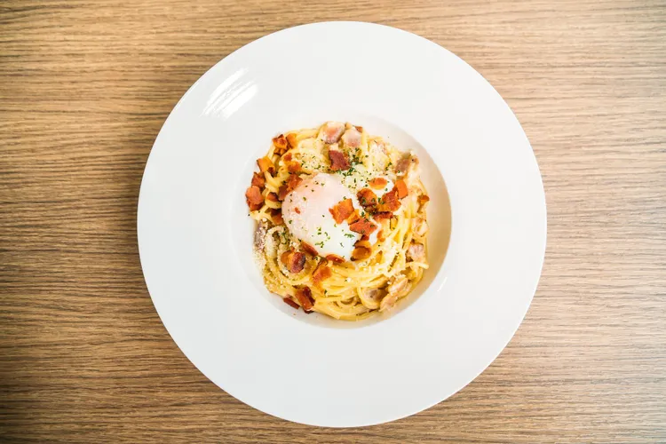 Bacon carbonara with poached egg