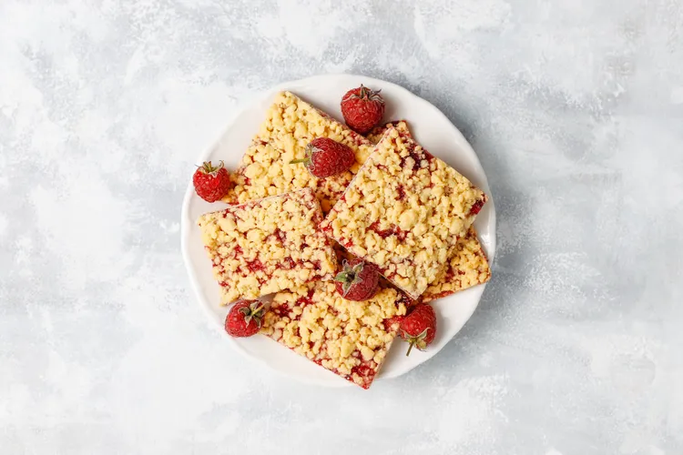 Strawberry oat crisp