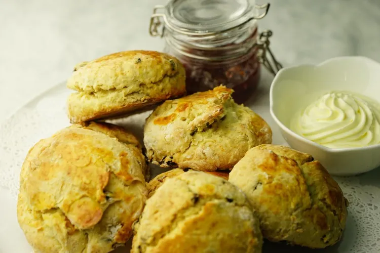 Pistachio and lemon scones