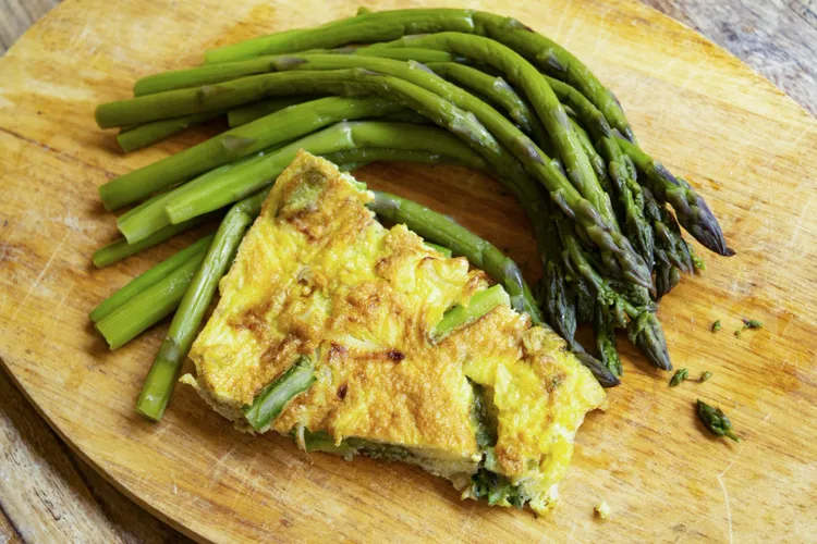 Asparagus, cherry tomato and ricotta frittata
