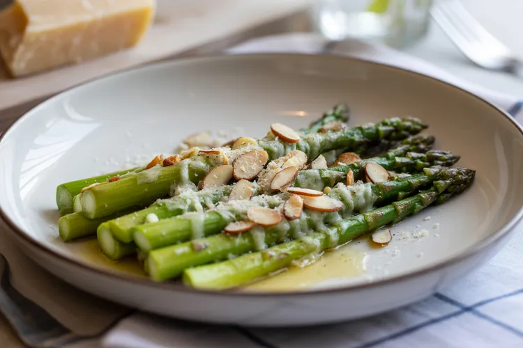 Asparagus with almonds and parmesan cheese