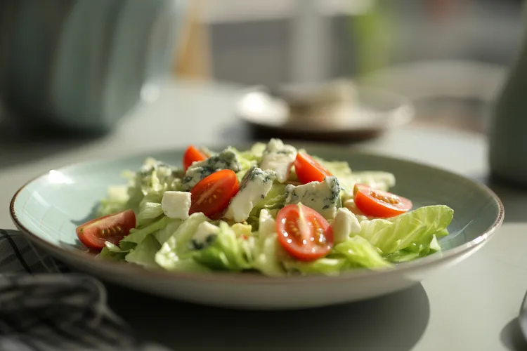 Blue cheese, tomato and lettuce salad