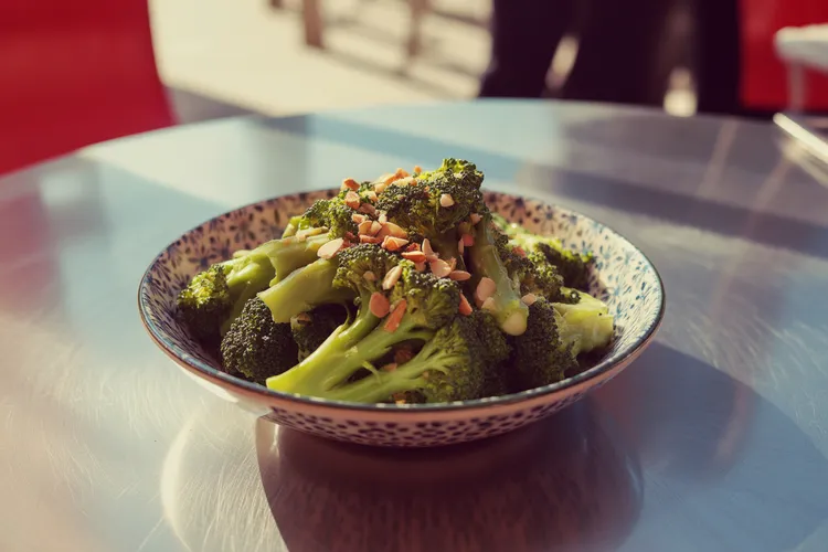 Broccoli almondine with coconut oil and lemon juice