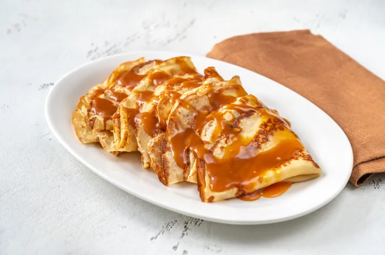 Caramelised apple crepes