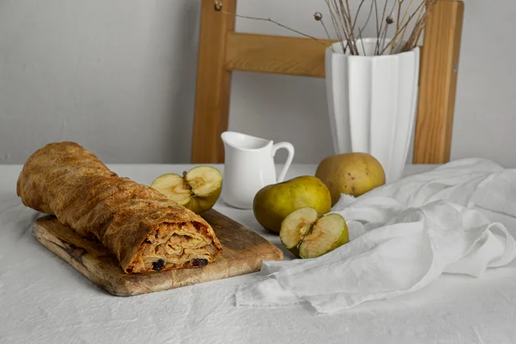Easy apple strudel