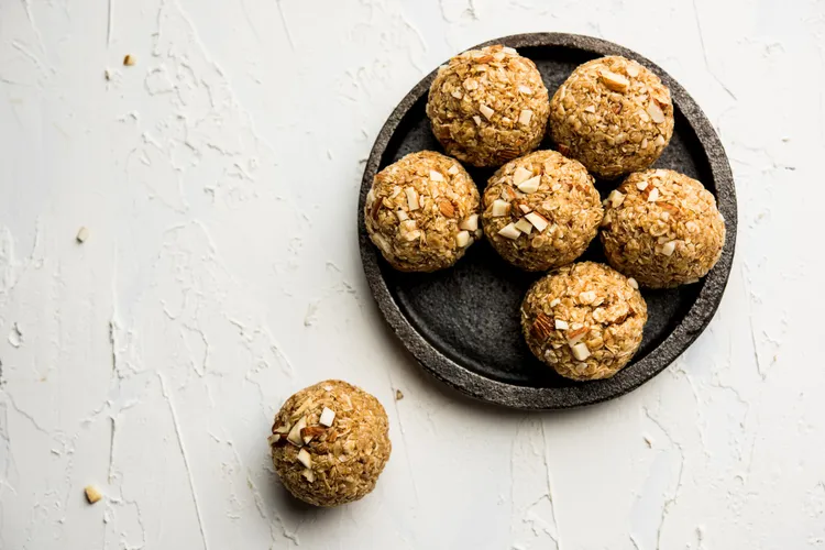 Almond and chickpea protein balls