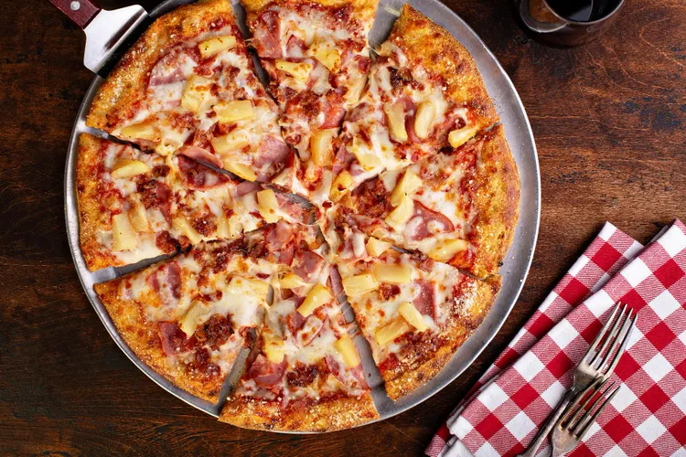 Pineapple and ham pizza
