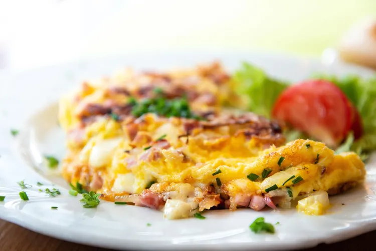 Veggie and ham omelet