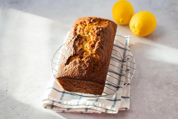 Walnut loaf with lemon syrup