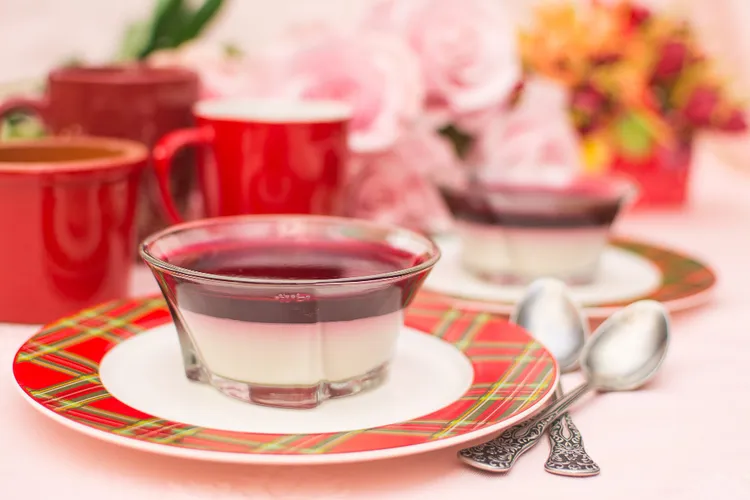 White chocolate and blackberry mousse